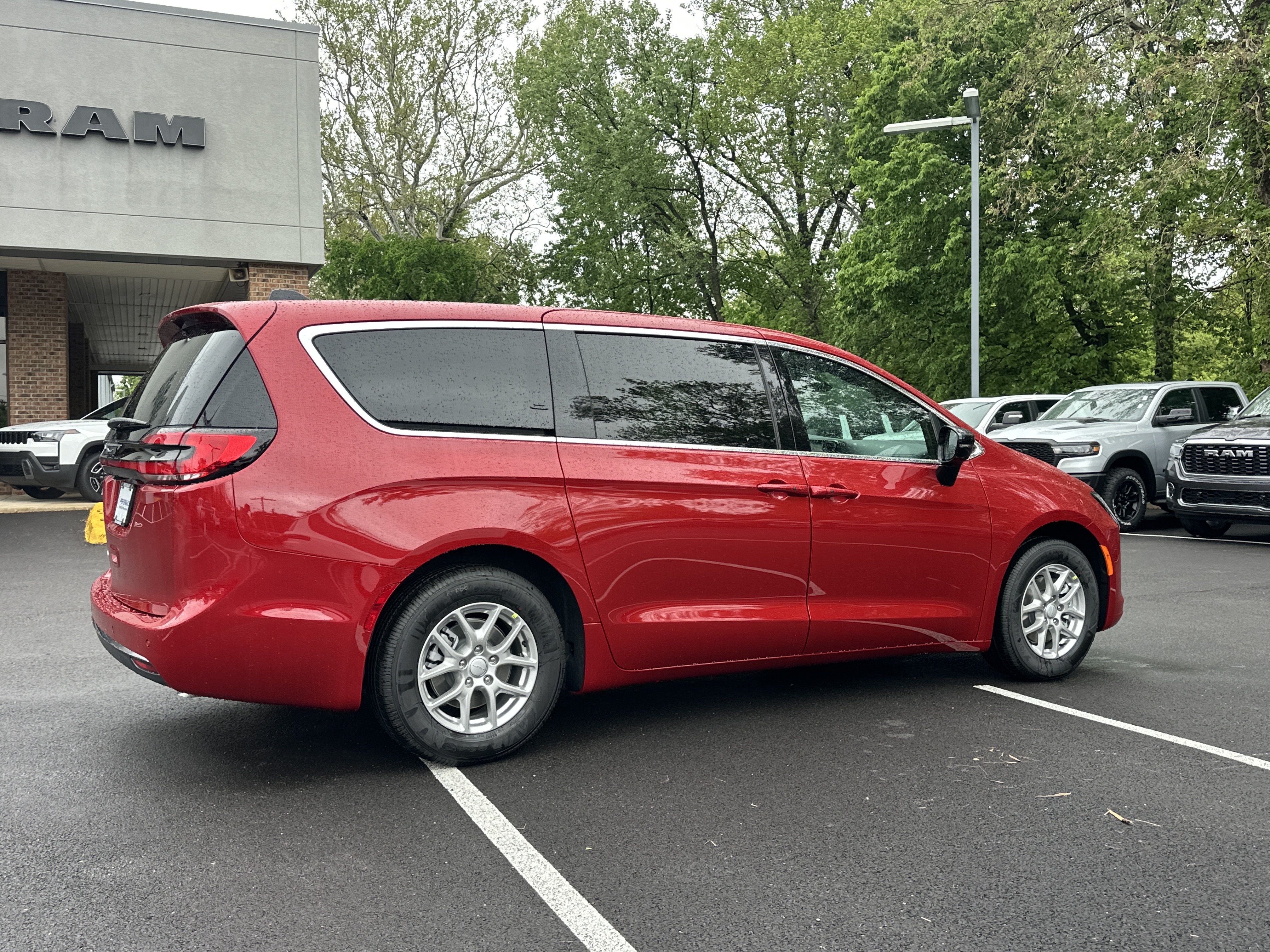 New 2027 Chrysler Pacifica Select w/ Family Tech Group FWD image 16