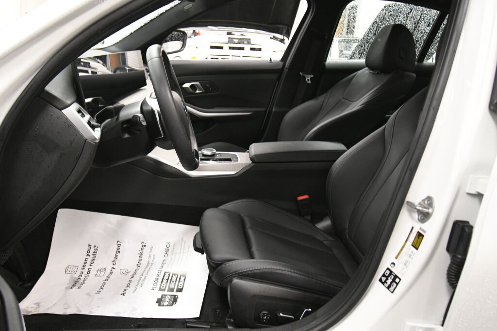 Used 2025 BMW 330i xDrive Sedan w/ Premium Package image 10
