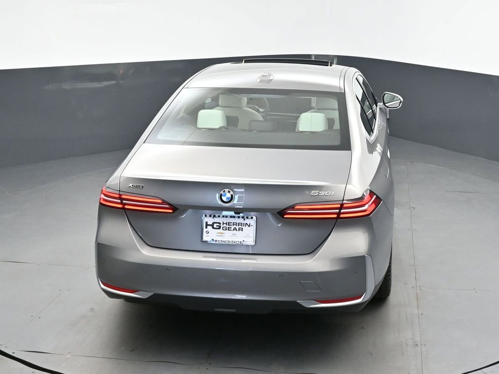 New 2026 BMW 530i xDrive w/ Premium Package AWD/4WD image 34
