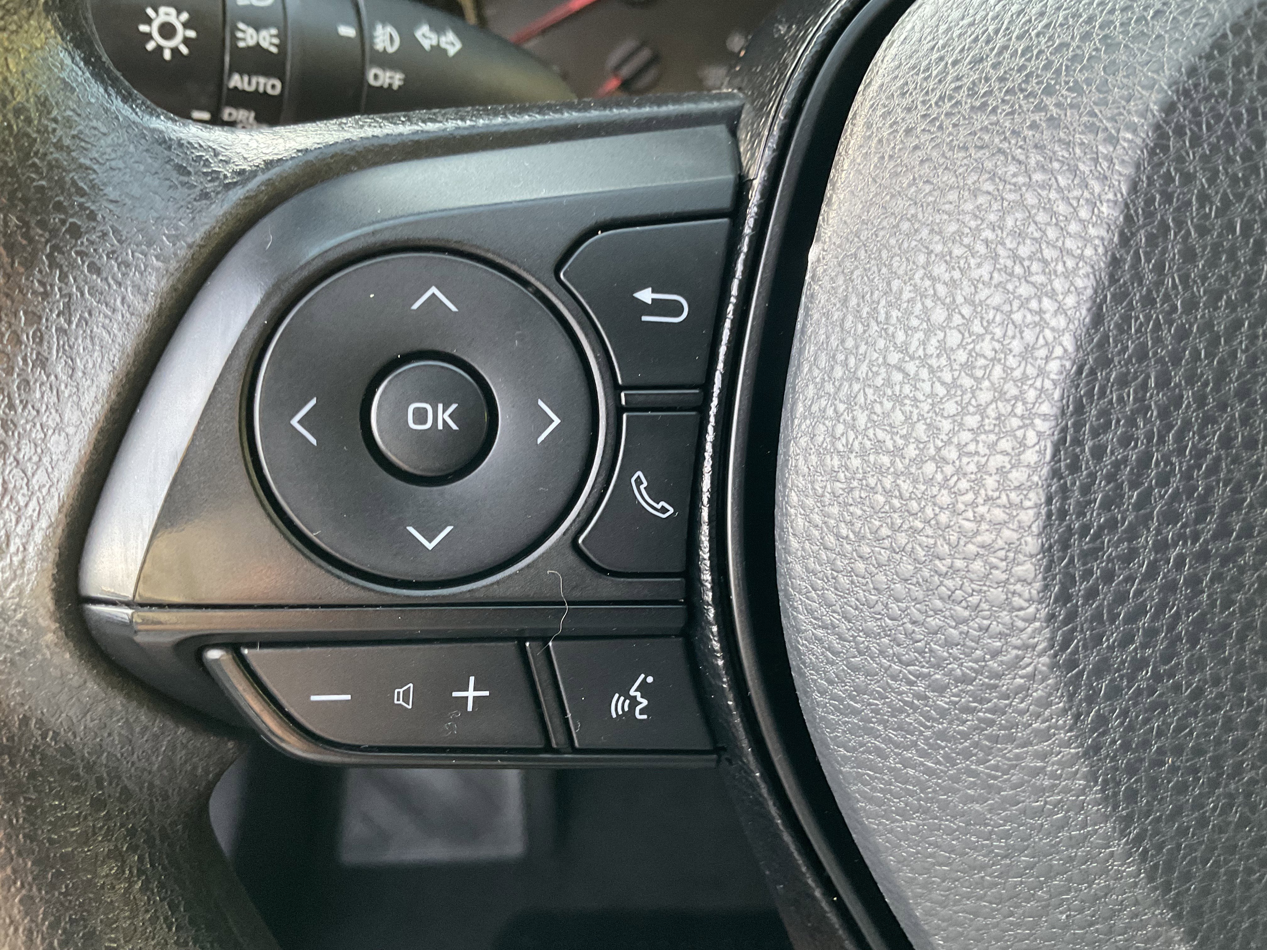Used 2025 Toyota RAV4 XLE AWD/4WD image 27