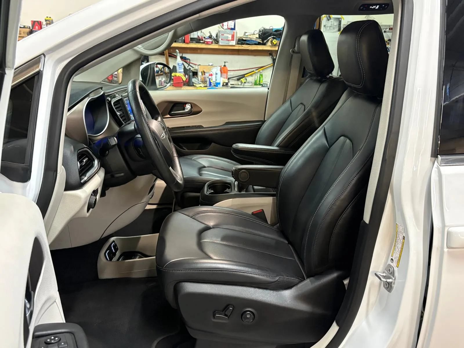 Used 2021 Chrysler Voyager Lxi FWD image 16
