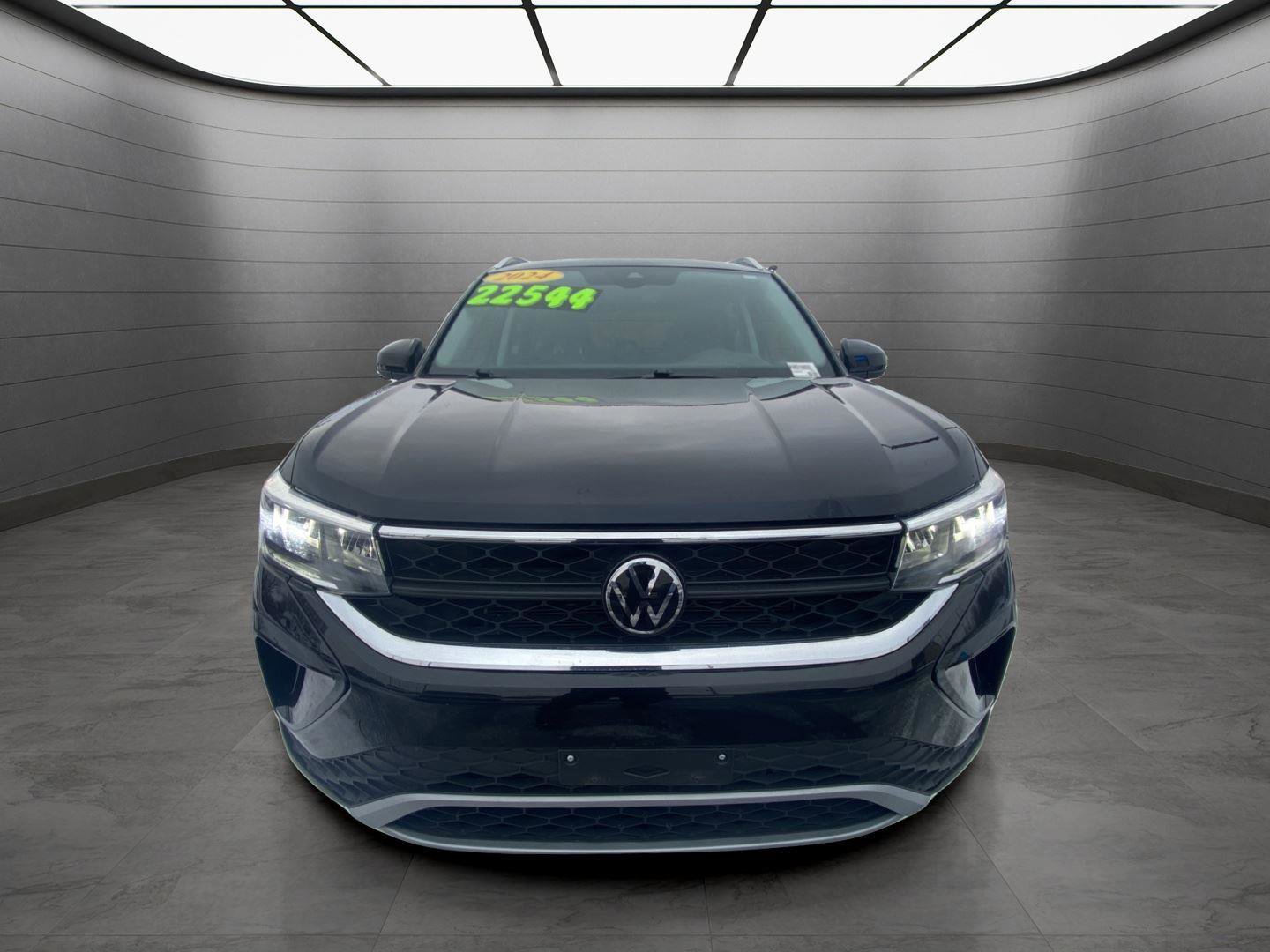 Used 2024 Volkswagen Taos SE image 8