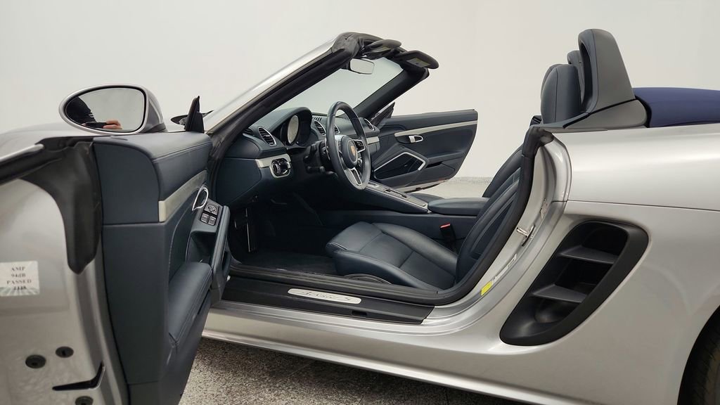 Used 2017 Porsche 718 Boxster S RWD image 23