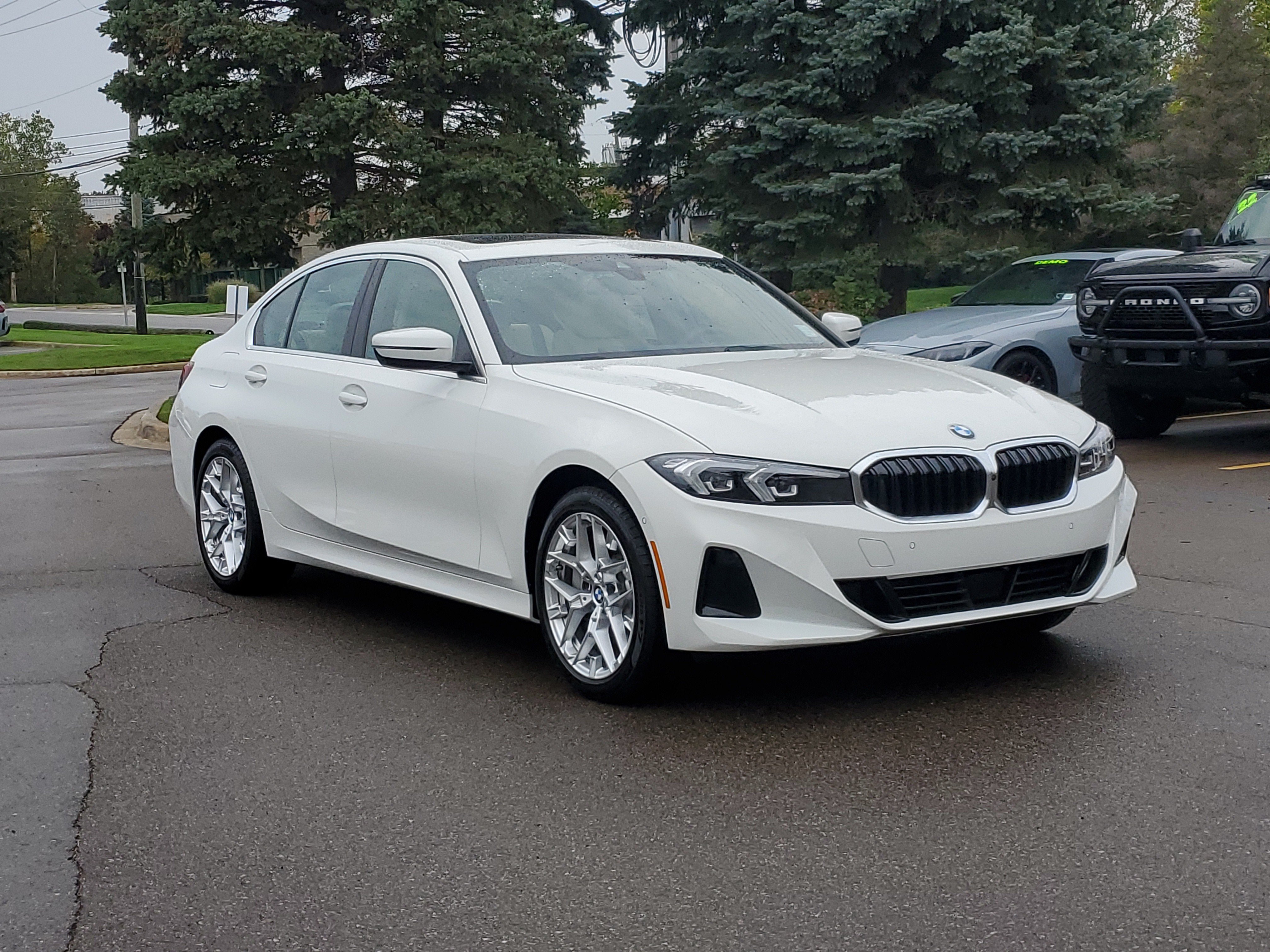 New 2026 BMW 330i xDrive Sedan w/ Premium Package AWD/4WD image 7