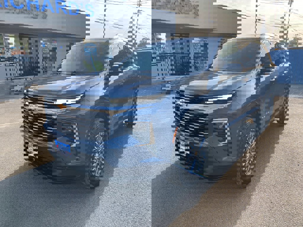 Used 2025 Chevrolet Traverse LT image 9