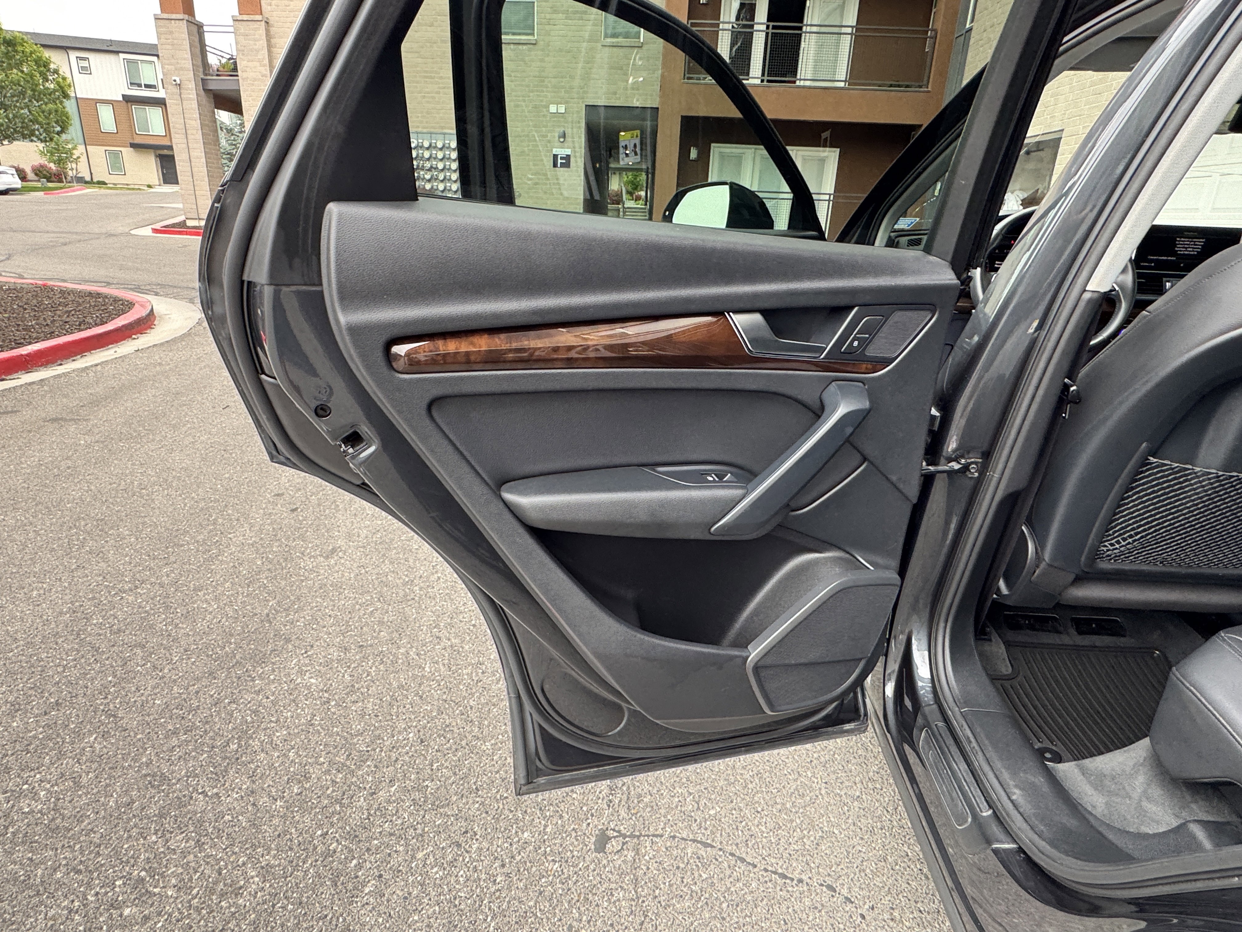 Used 2018 Audi Q5 2.0T Premium AWD/4WD image 31