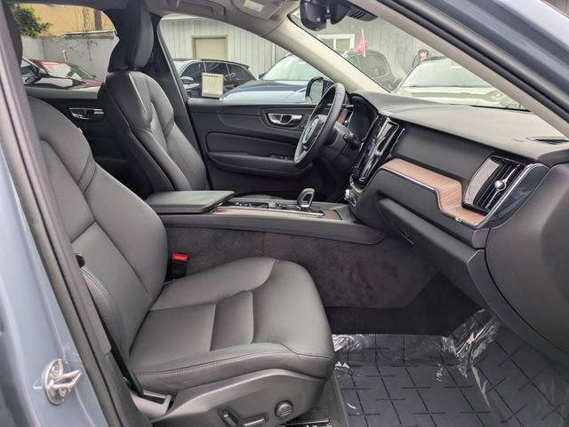 Certified 2023 Volvo XC60 B5 Plus w/ Protection Package Premier AWD/4WD image 30
