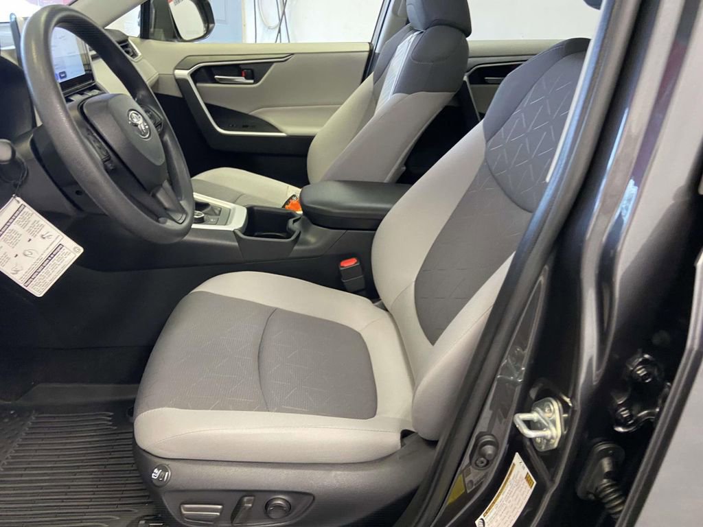 Used 2025 Toyota RAV4 XLE w/ Convenience Package AWD/4WD image 18