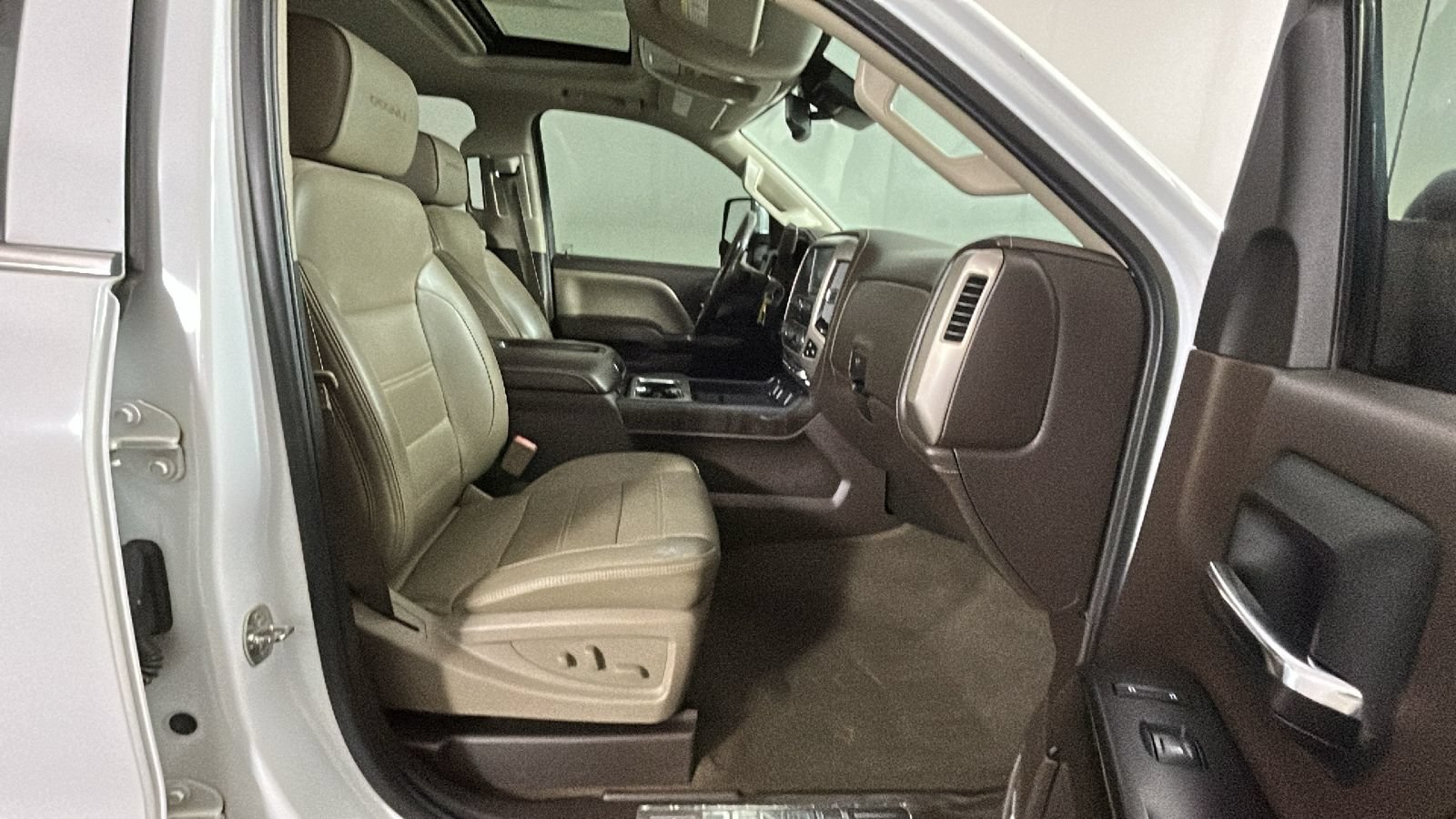 Used 2015 GMC Sierra 3500 Denali AWD/4WD image 33