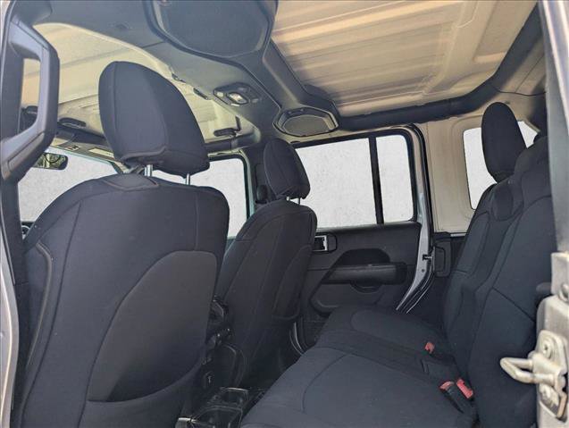 Used 2018 Jeep Wrangler Unlimited Sahara AWD/4WD image 13