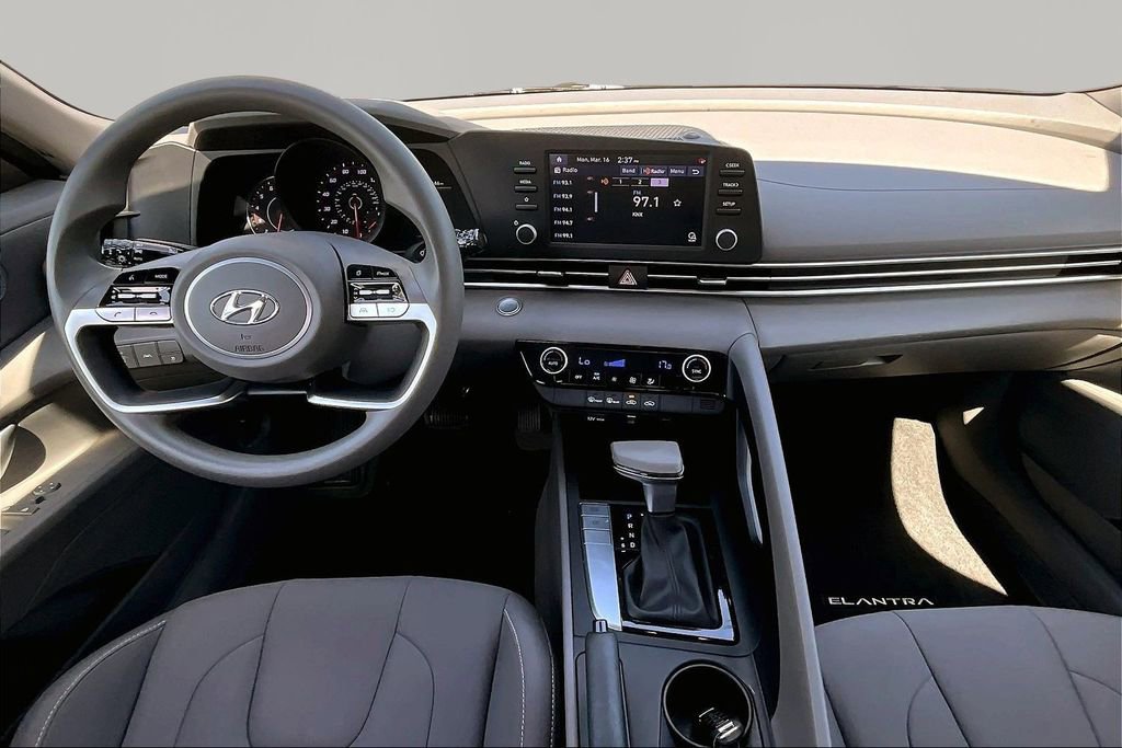 Used 2023 Hyundai Elantra SEL image 7
