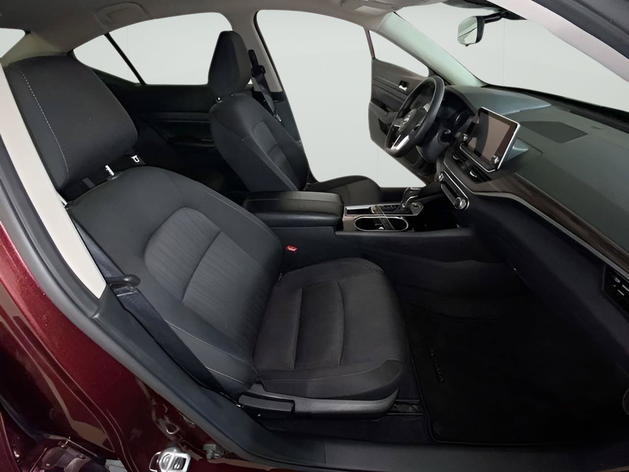 Used 2024 Nissan Altima 2.5 SV FWD image 37
