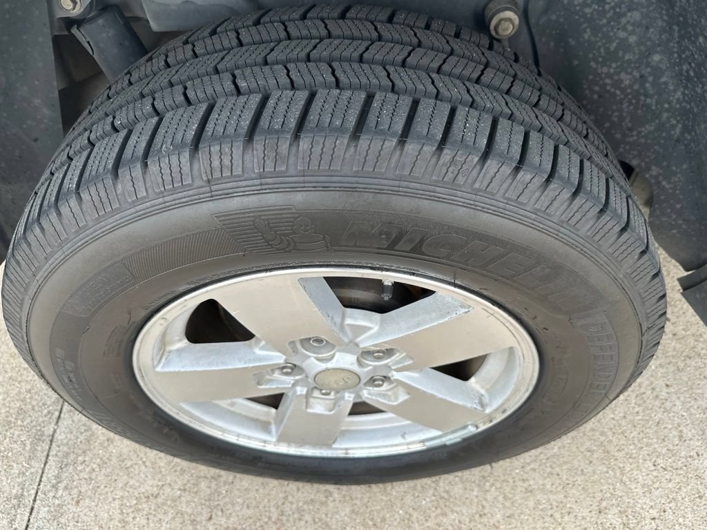 Used 2008 Jeep Commander Sport RWD image 20