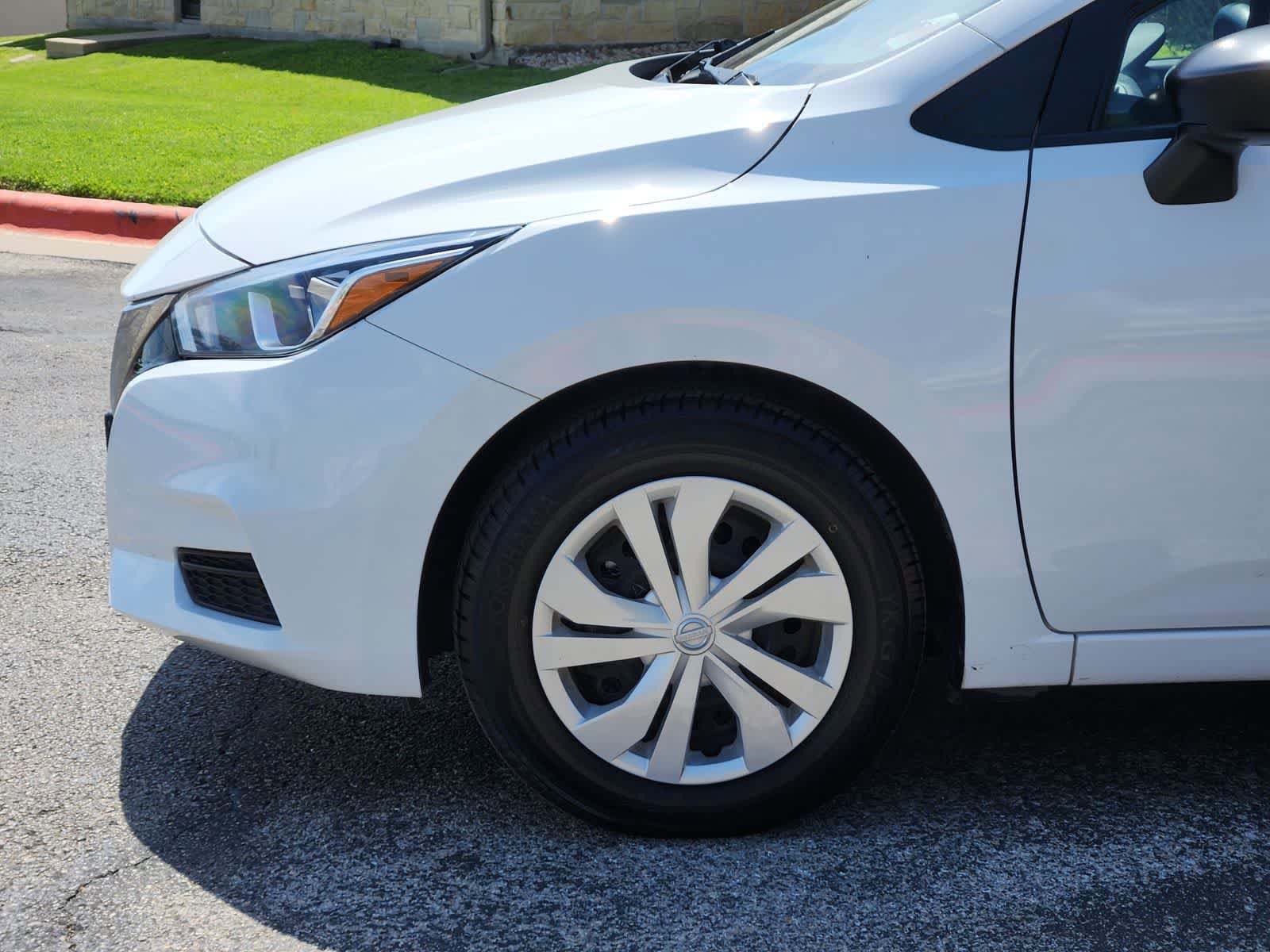 Used 2022 Nissan Versa S FWD image 8