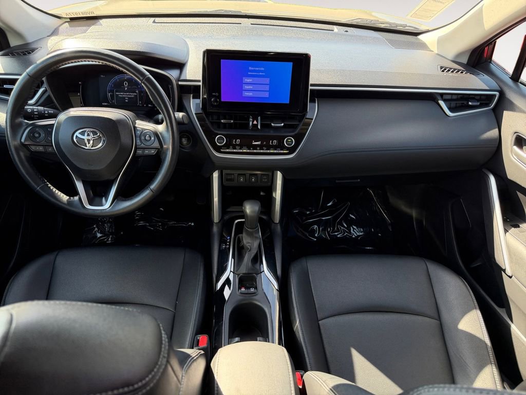 Used 2024 Toyota Corolla Cross XLE image 30