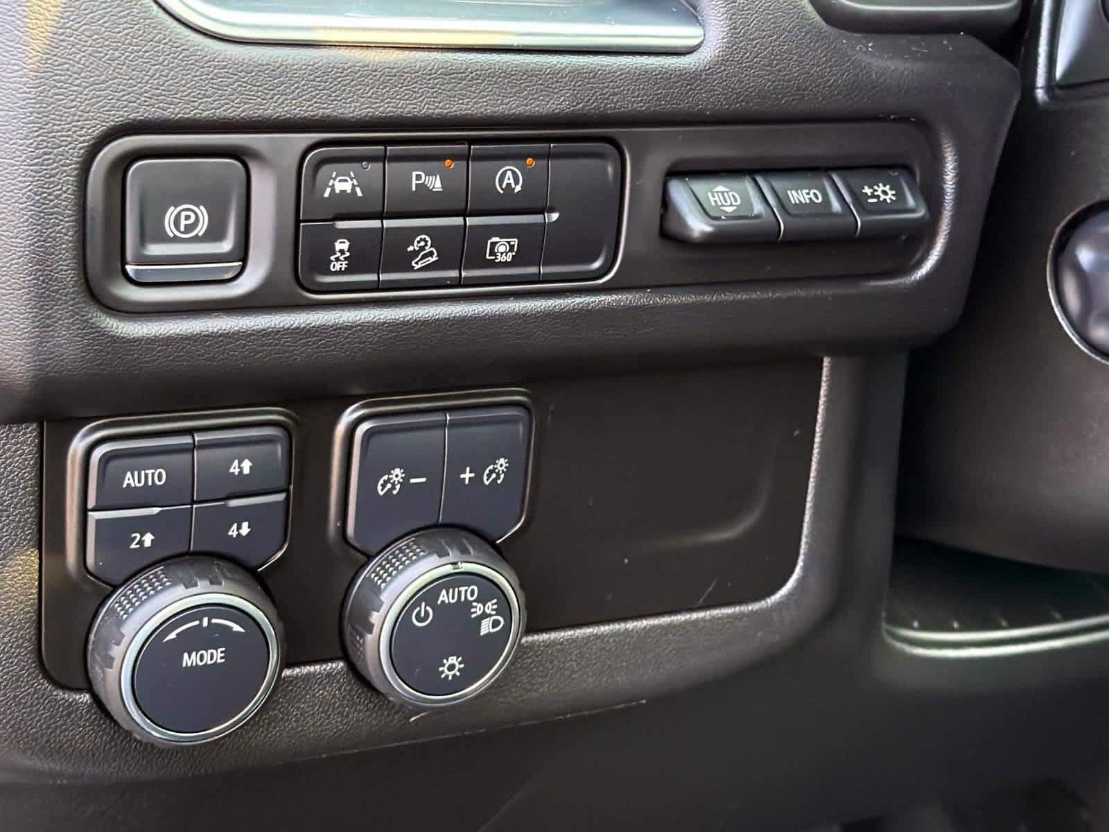 Used 2024 Chevrolet Tahoe High Country AWD/4WD image 21