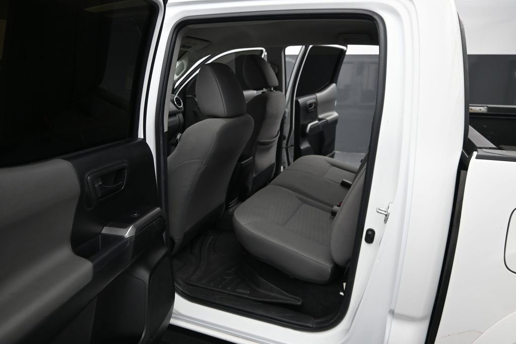 Used 2022 Toyota Tacoma SR5 AWD/4WD image 16