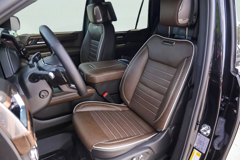 Used 2026 GMC Yukon Denali Ultimate AWD/4WD image 9