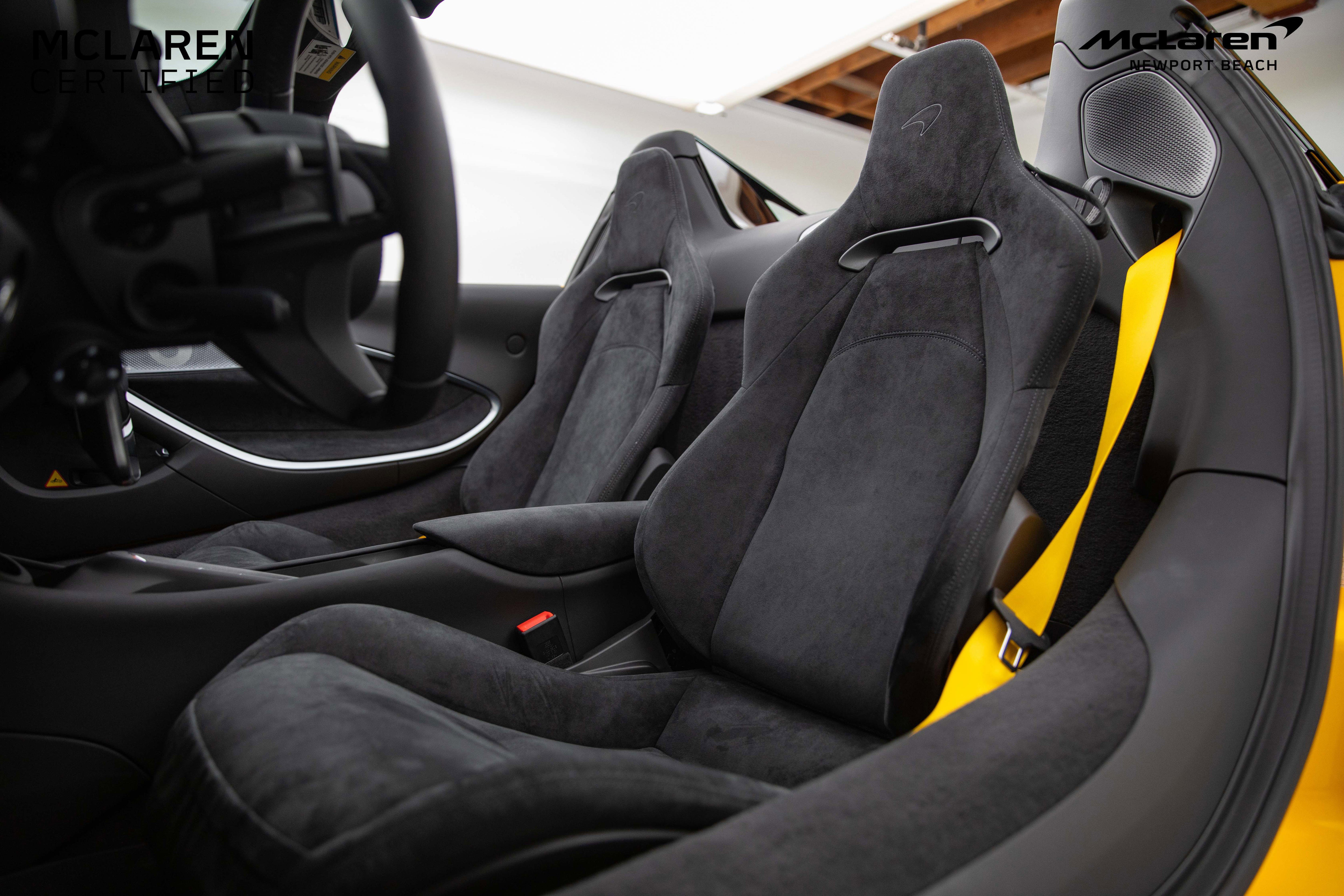 Used 2025 McLaren Artura Spider image 23