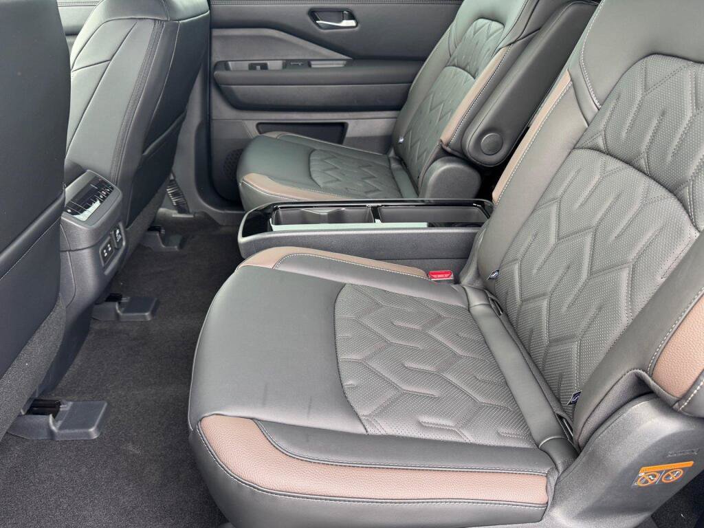 New 2026 Nissan Pathfinder Platinum AWD/4WD image 19