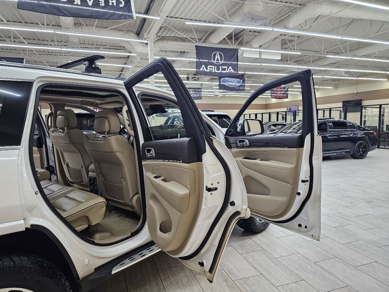 Used 2018 Jeep Grand Cherokee Overland RWD image 16