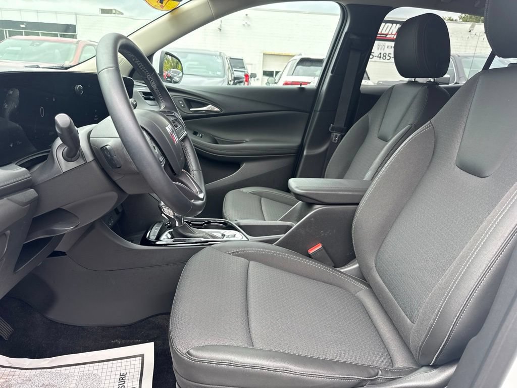 Used 2024 Buick Encore GX Preferred w/ Advanced Technology Package FWD image 9