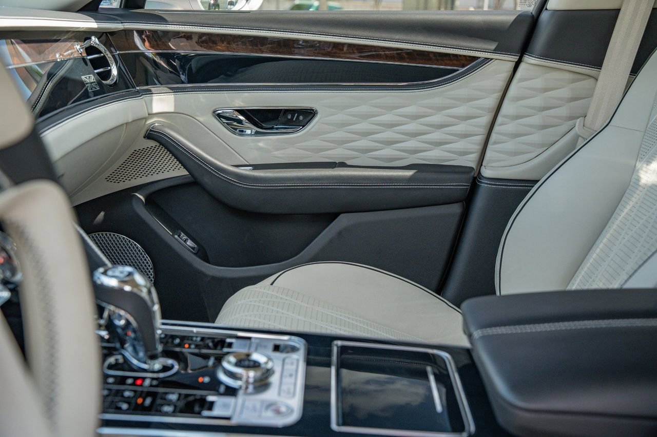 Used 2020 Bentley Flying Spur W12 image 19