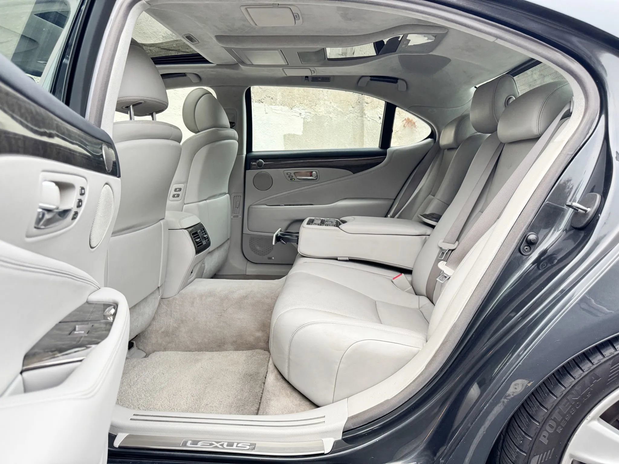 Used 2008 Lexus LS 600h L image 19