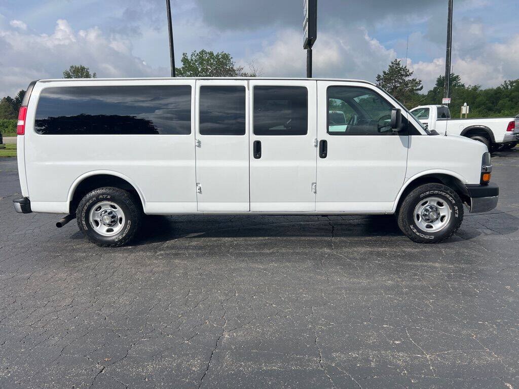 Used 2015 Chevrolet Express 3500 LT w/ LT Preferred Equipment Group RWD image 7