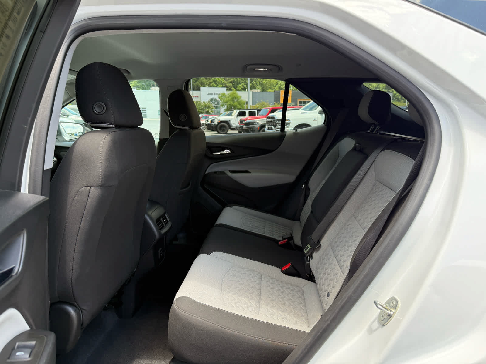 Used 2023 Chevrolet Equinox LT FWD image 24
