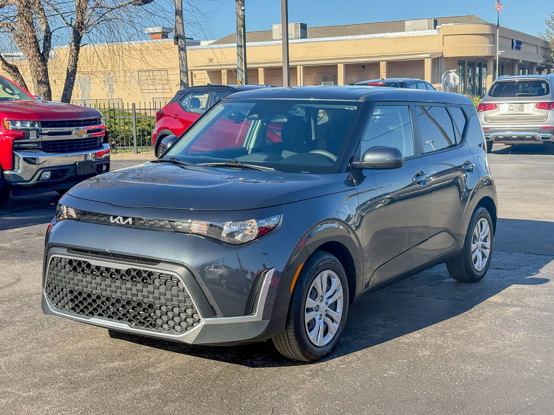 Used 2025 Kia Soul LX FWD image 13