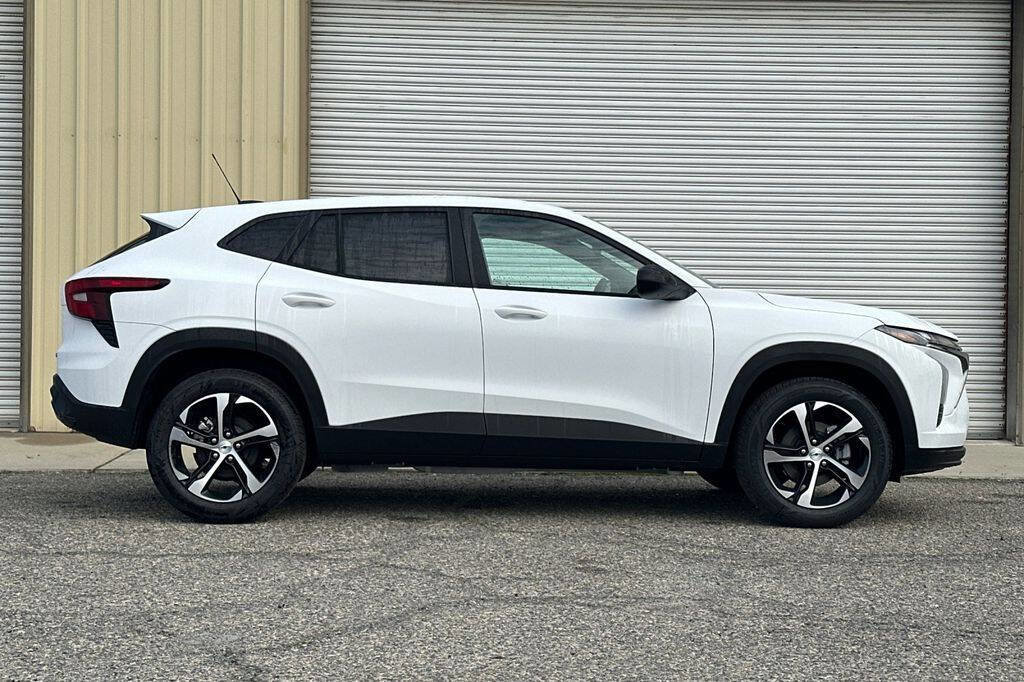 New 2026 Chevrolet Trax RS w/ Driver Confidence Package image 8