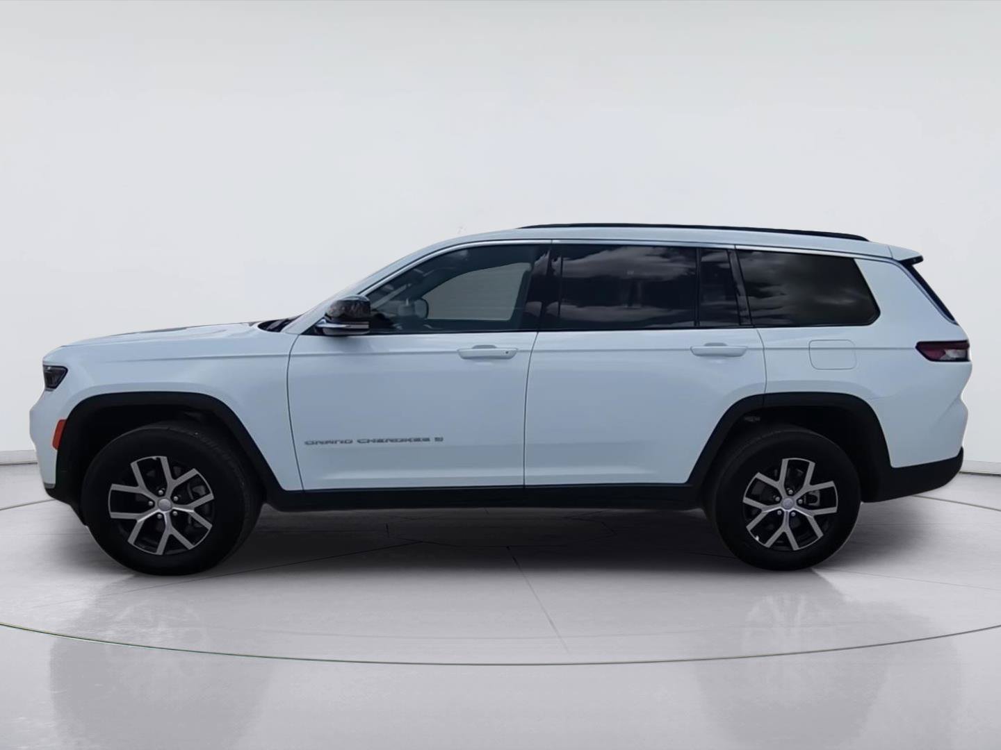 Used 2025 Jeep Grand Cherokee L Limited AWD/4WD image 5