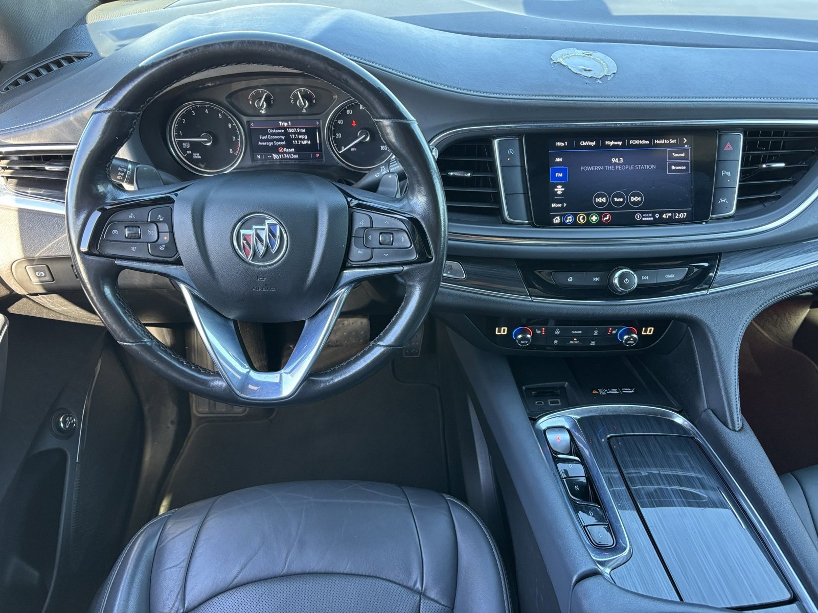 Used 2023 Buick Enclave Essence image 3