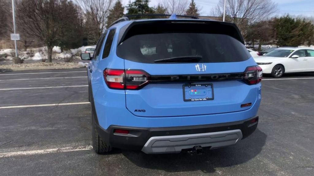New 2025 Honda Pilot TrailSport image 8