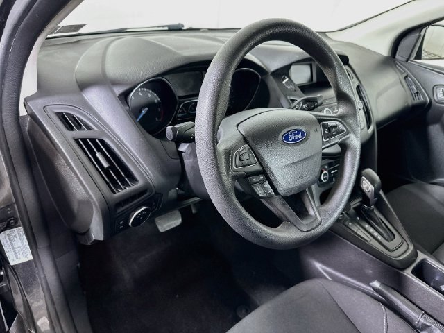 Used 2018 Ford Focus SE w/ SE Appearance Package FWD image 11