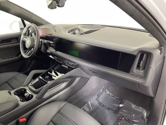 New 2026 Porsche Cayenne GTS image 24