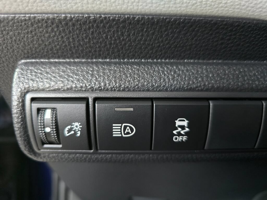 Used 2024 Toyota Corolla SE w/ SE Package FWD image 27