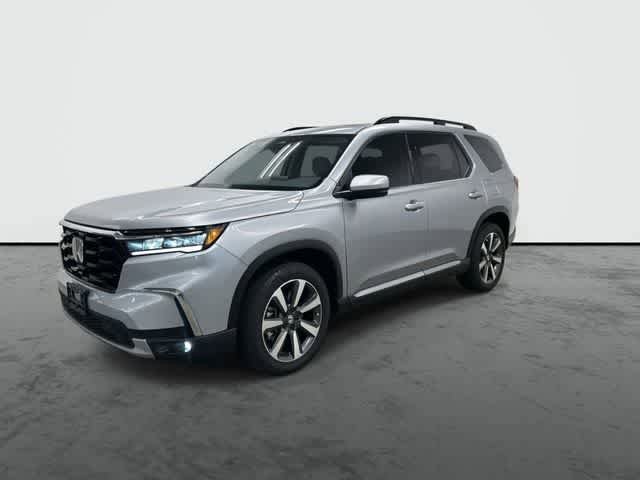 Used 2025 Honda Pilot Touring image 8