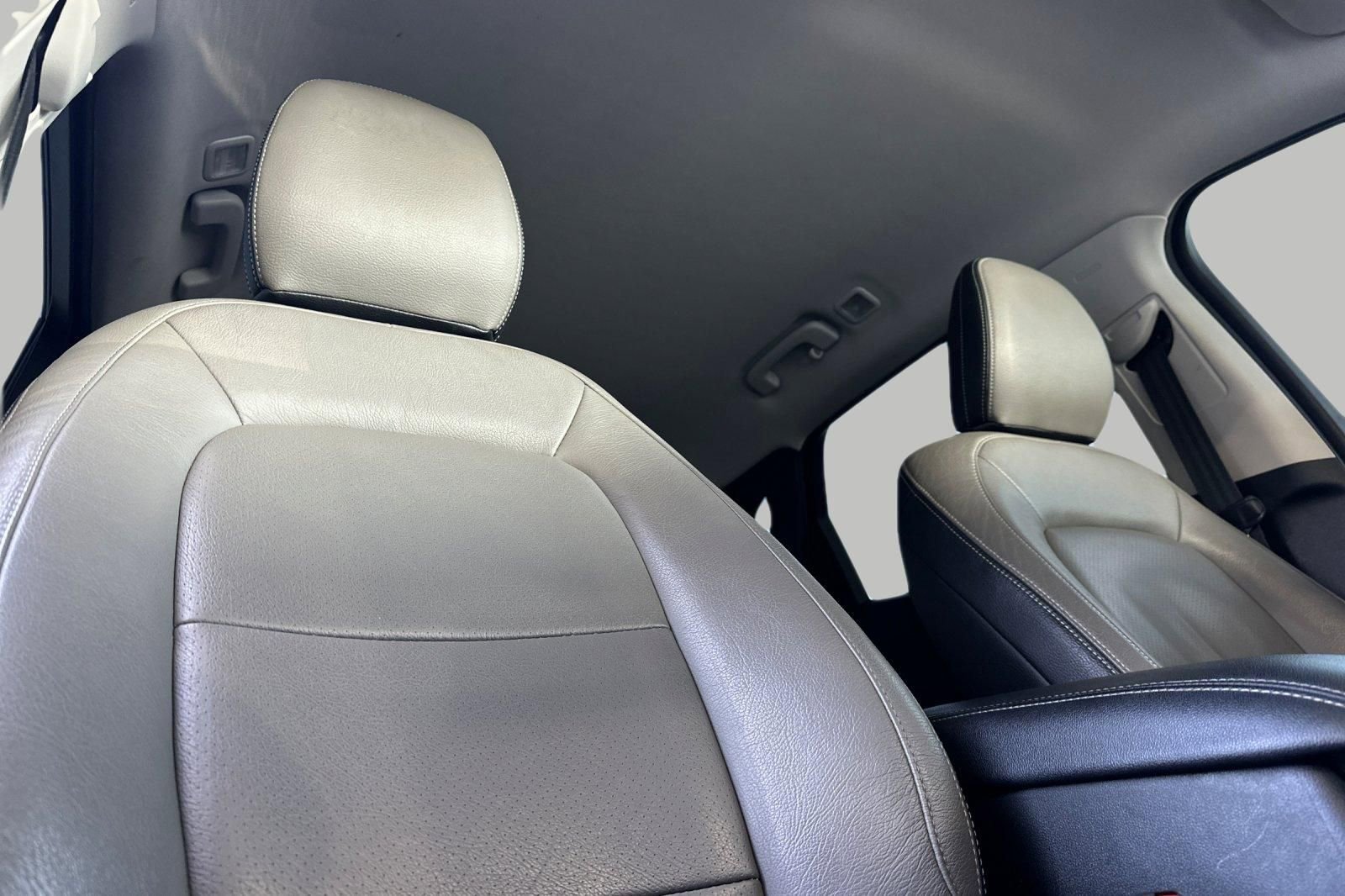 Used 2022 Ford Escape SE w/ SE Sport Appearance Package FWD image 13