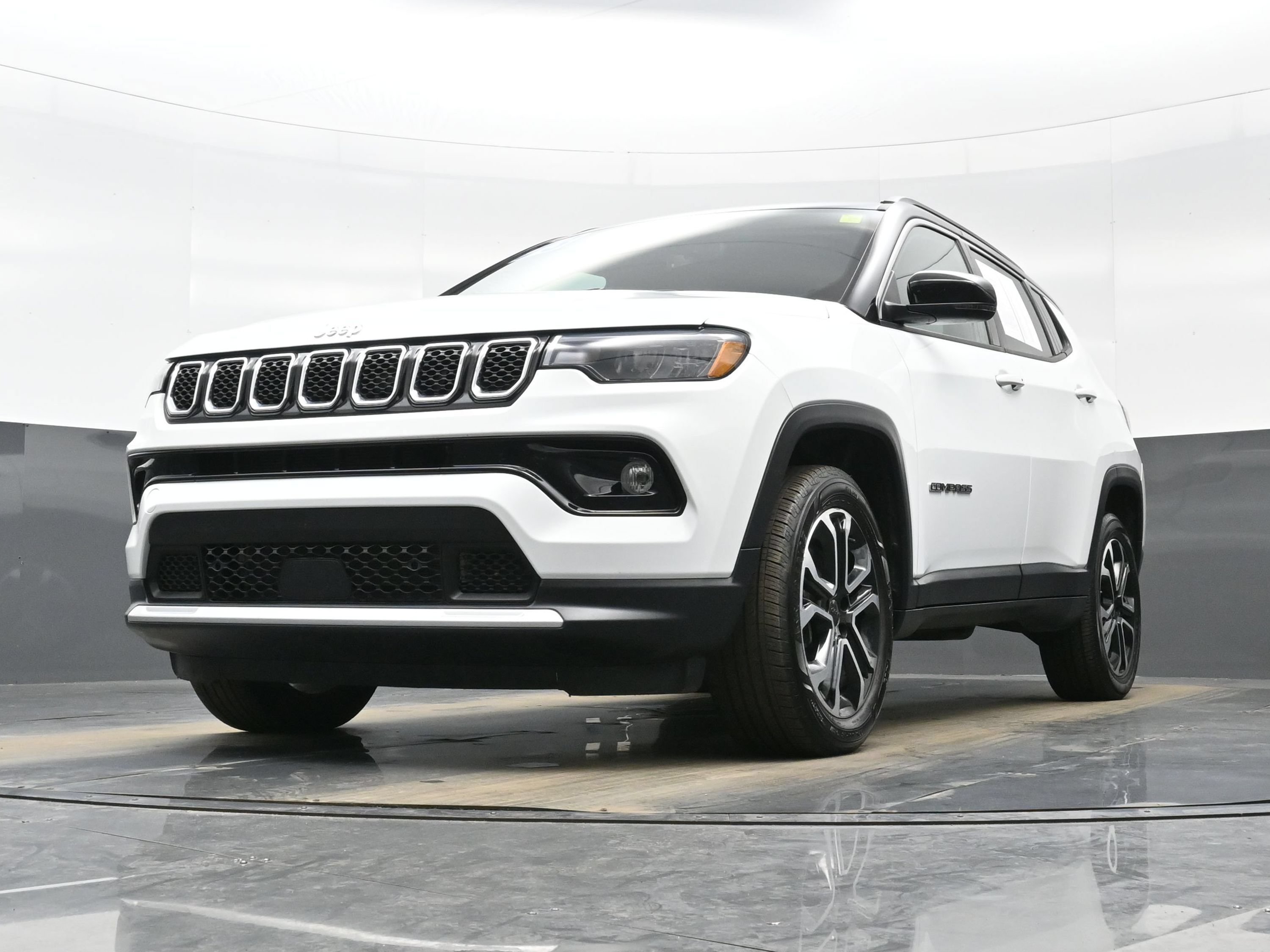 Used 2023 Jeep Compass Limited w/ Sun and Sound Group AWD/4WD image 29