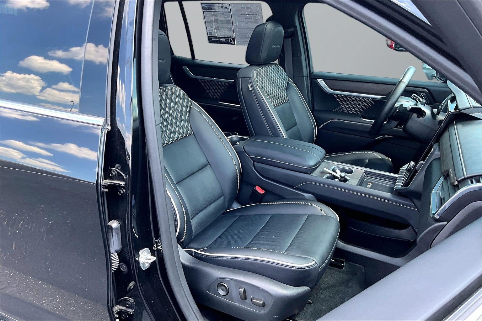 Used 2025 GMC Acadia Denali w/ Super Cruise Package AWD/4WD image 7