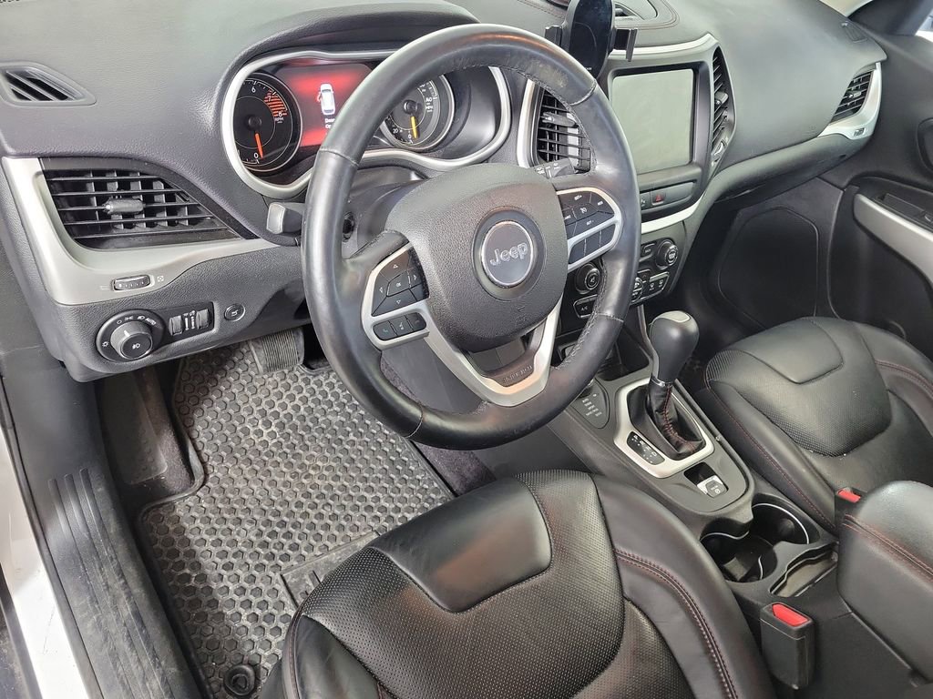 Used 2017 Jeep Cherokee Trailhawk AWD/4WD image 11