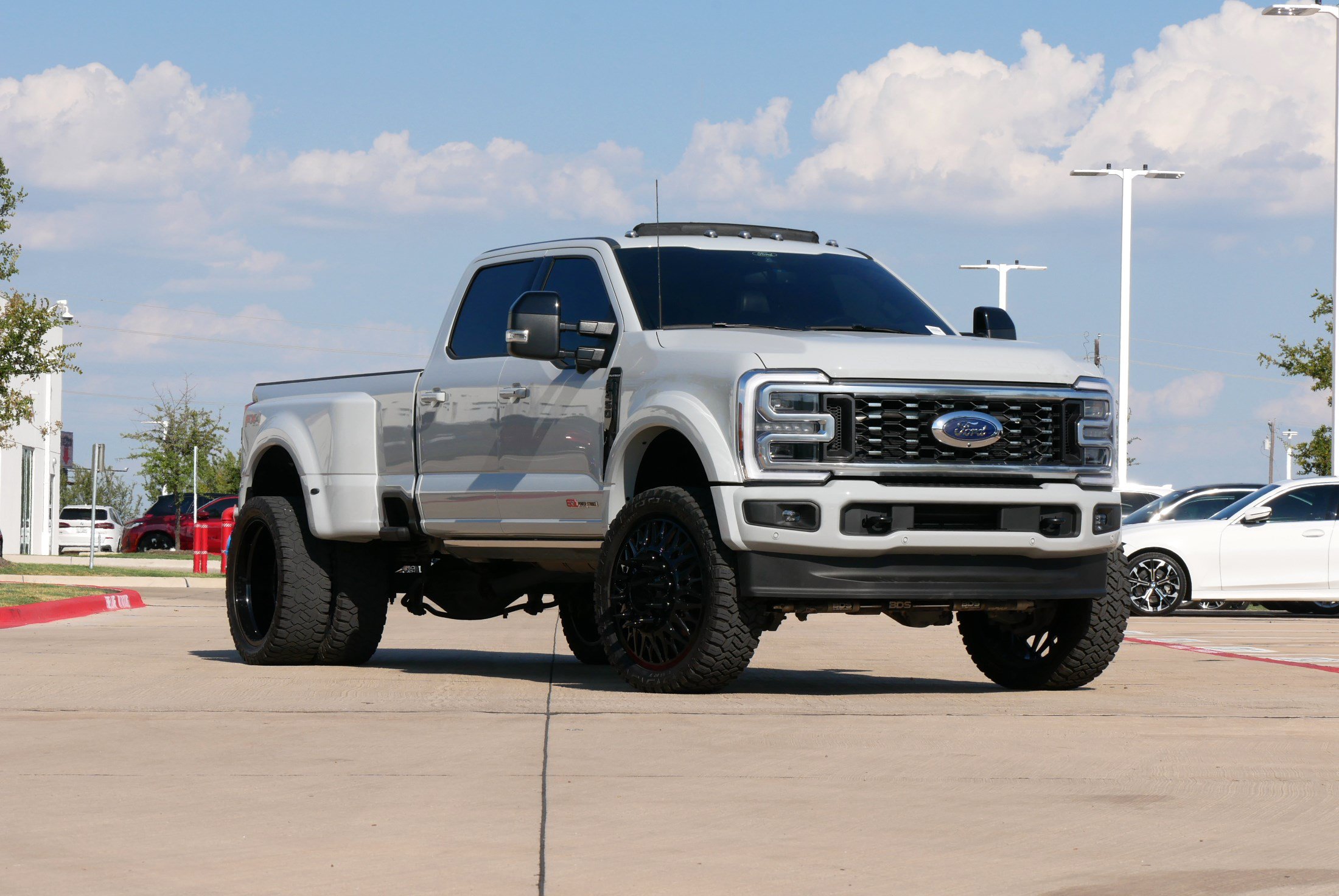 Used 2025 Ford F450 Platinum w/ FX4 Off-Road Package AWD/4WD image 2