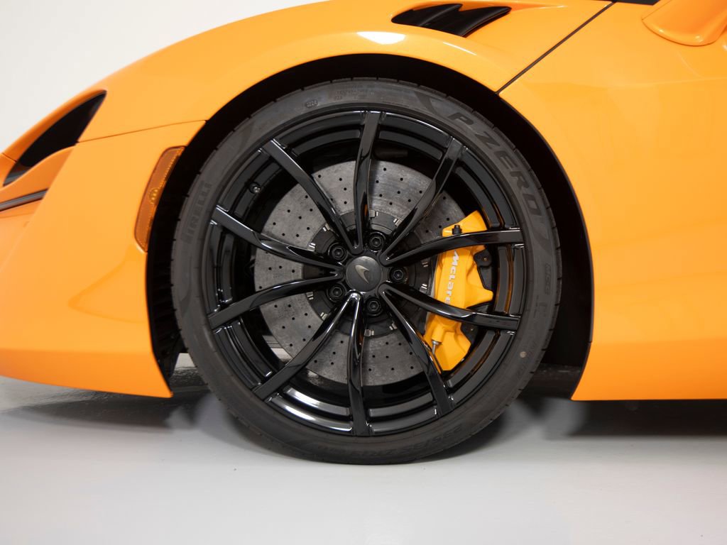 Used 2025 McLaren Artura Spider image 10