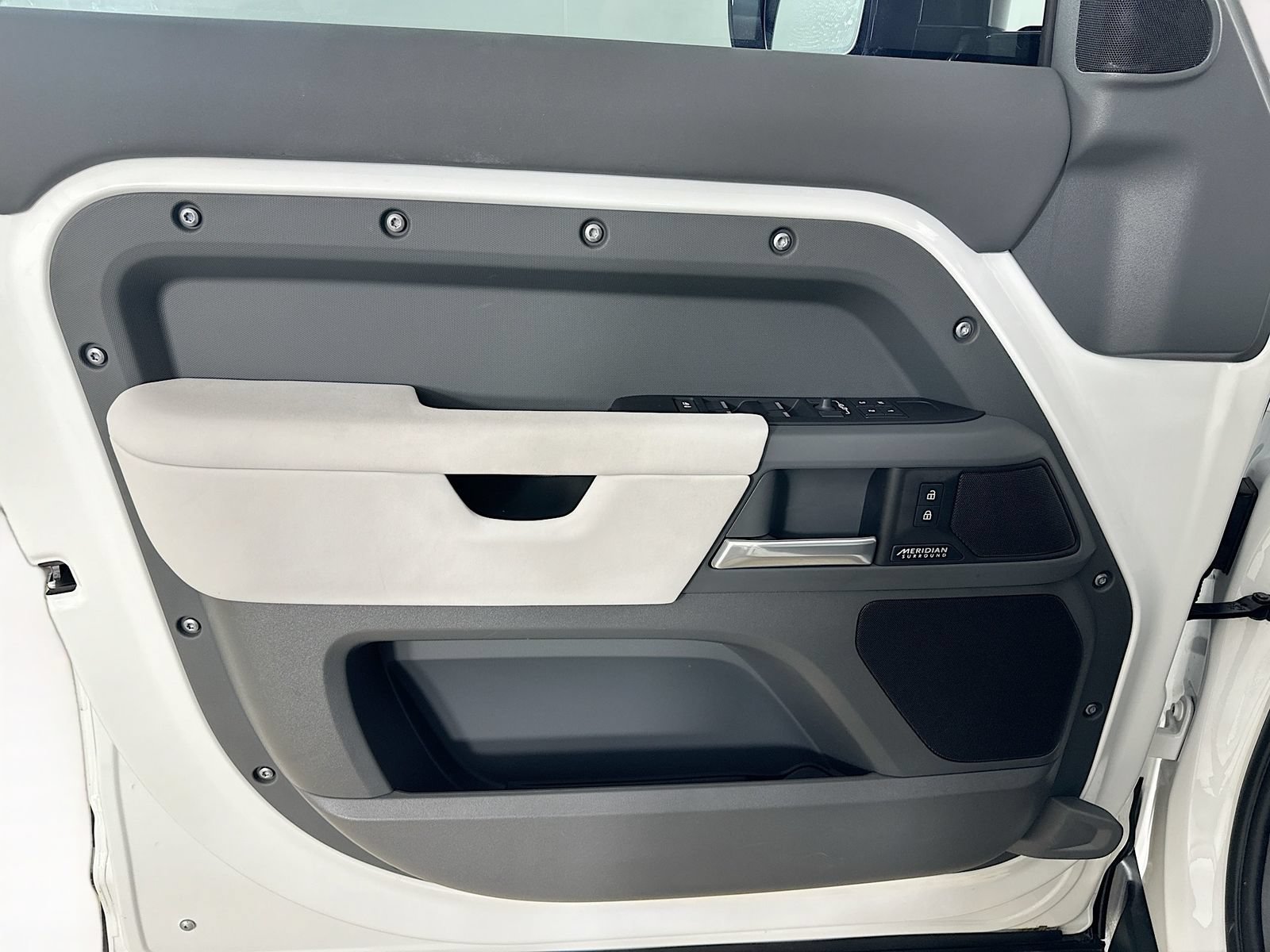 New 2026 Land Rover Defender 130 X-Dynamic SE AWD/4WD image 17