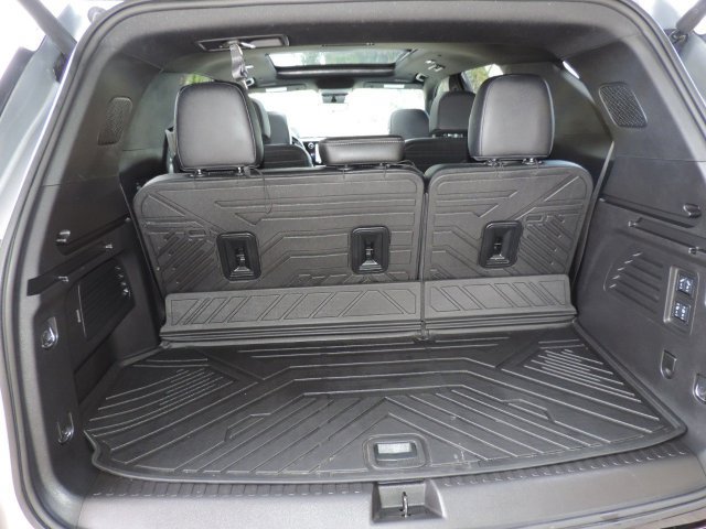 Used 2025 Chevrolet Traverse High Country FWD image 25