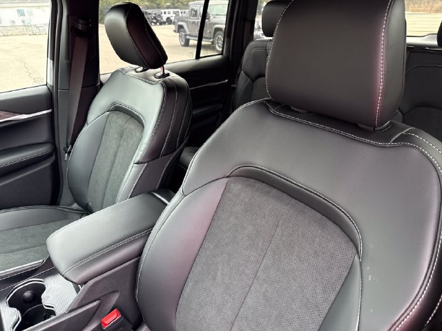 New 2026 Jeep Grand Cherokee Altitude AWD/4WD image 24