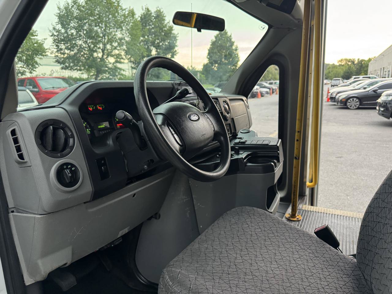 Used 2012 Ford E-350 and Econoline 350 Super Duty w/ Shuttle Bus Prep Pkg RWD image 20