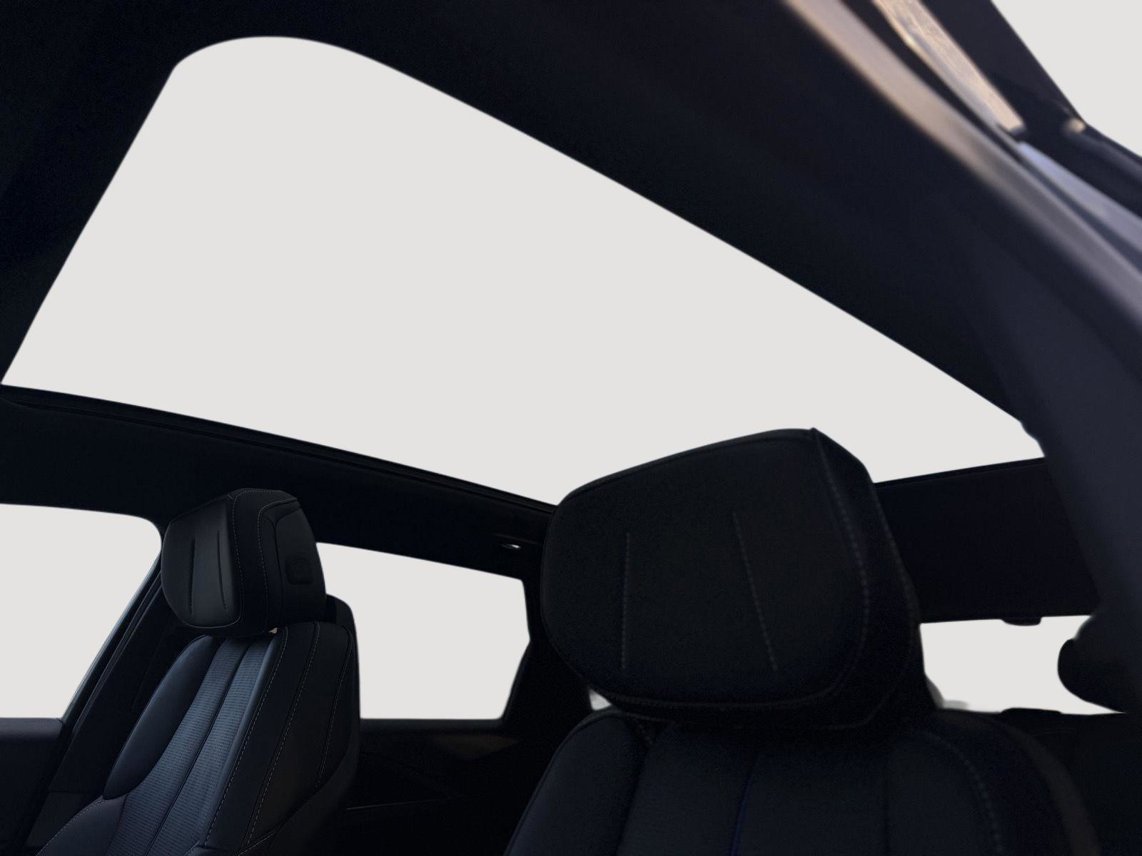 Certified 2025 Cadillac Lyriq Luxury image 9